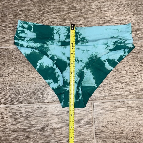 Frankies Bikinis x FP - green tie dye -  SM & XS - Picture 10 of 10